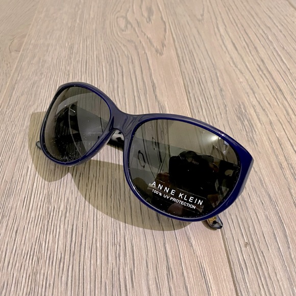 Anne Klein navy sunglasses - Picture 1 of 4
